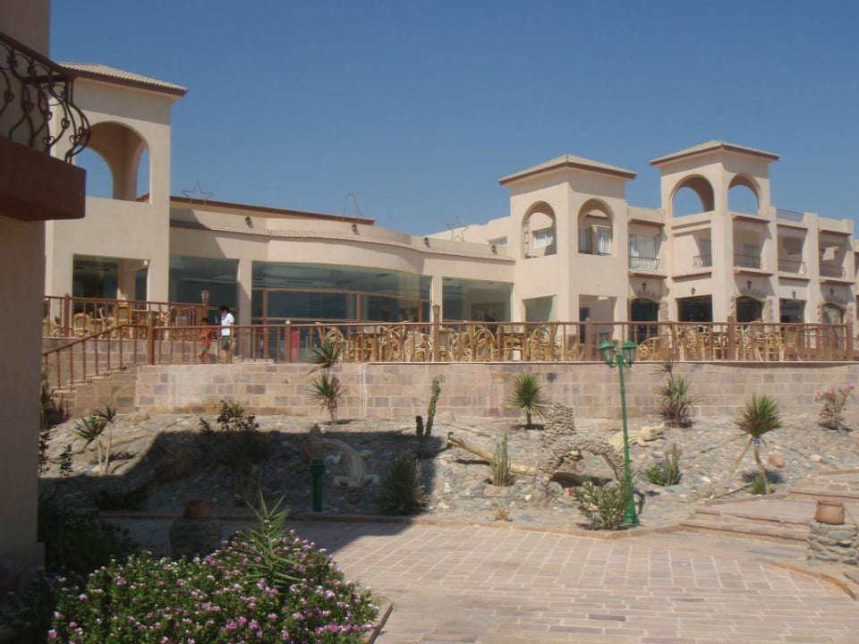 Hotel Pensée Royal Garden Beach Resort