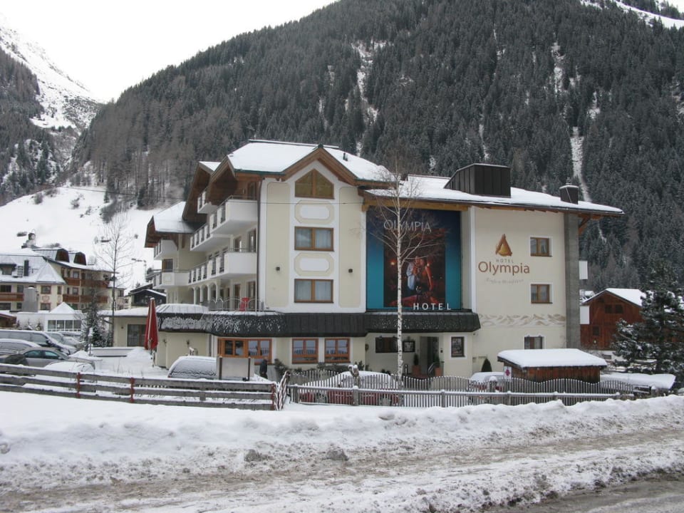 Blick von der Straße Hotel Olympia