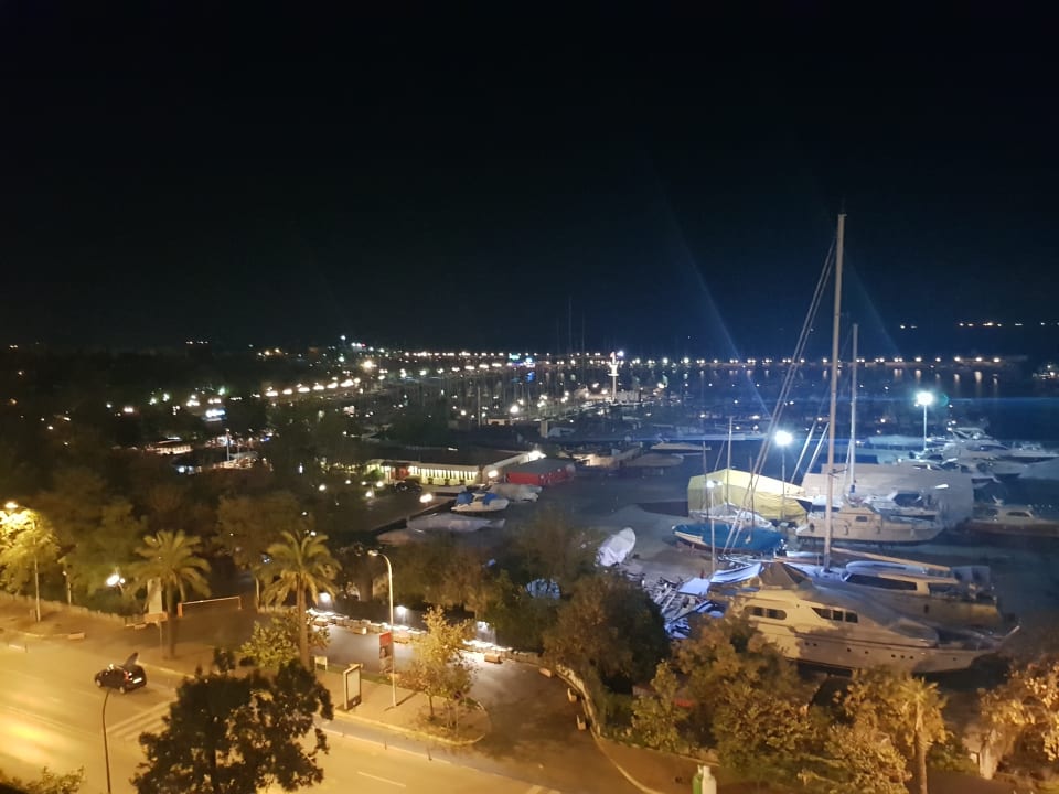 Ausblick Wyndham Grand Istanbul Kalamis Marina Hotel