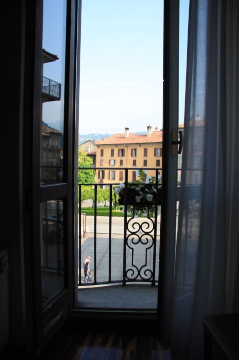 Blick zum kleinen Balkon Hotel Albergo Firenze