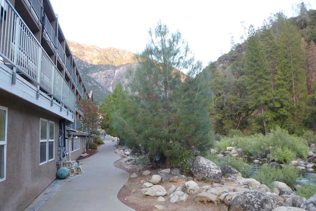 Rückseite zum Merced River Hotel Yosemite View Lodge