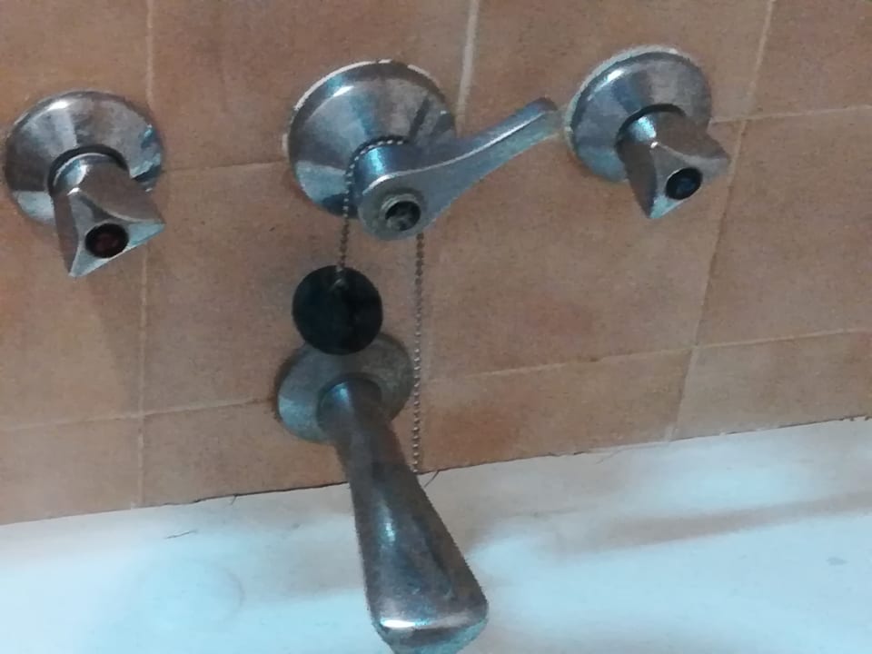 Zimmer Travellers Beach Hotel & Club