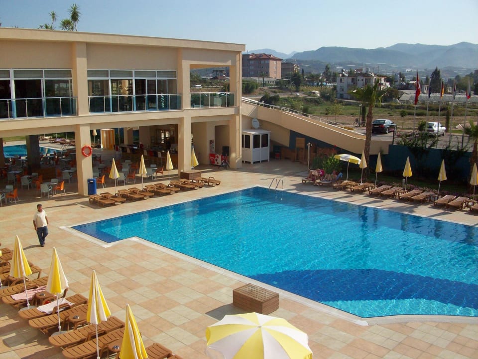 Großer Pool Solivia Hotel