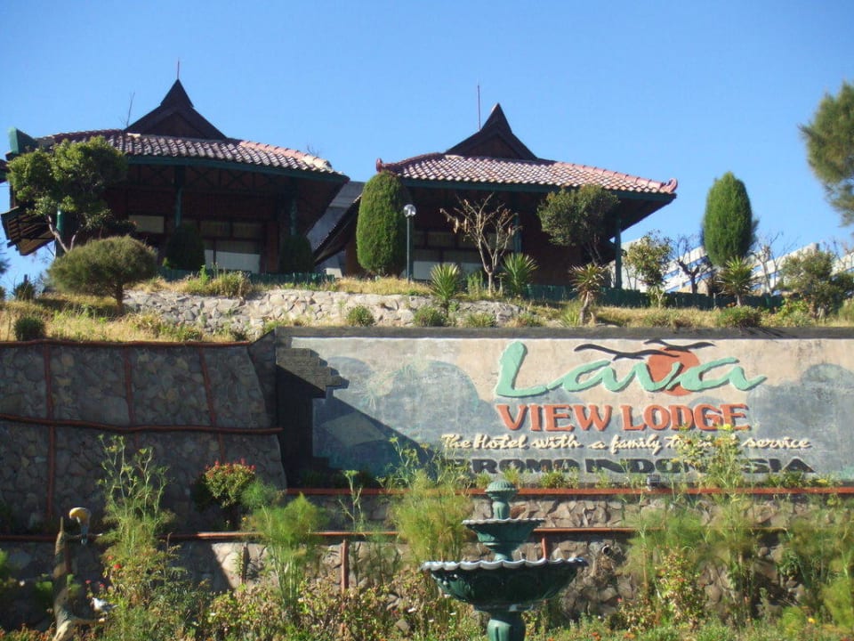 Großer Schriftzug Lava View Lodge Hotel Probolinggo