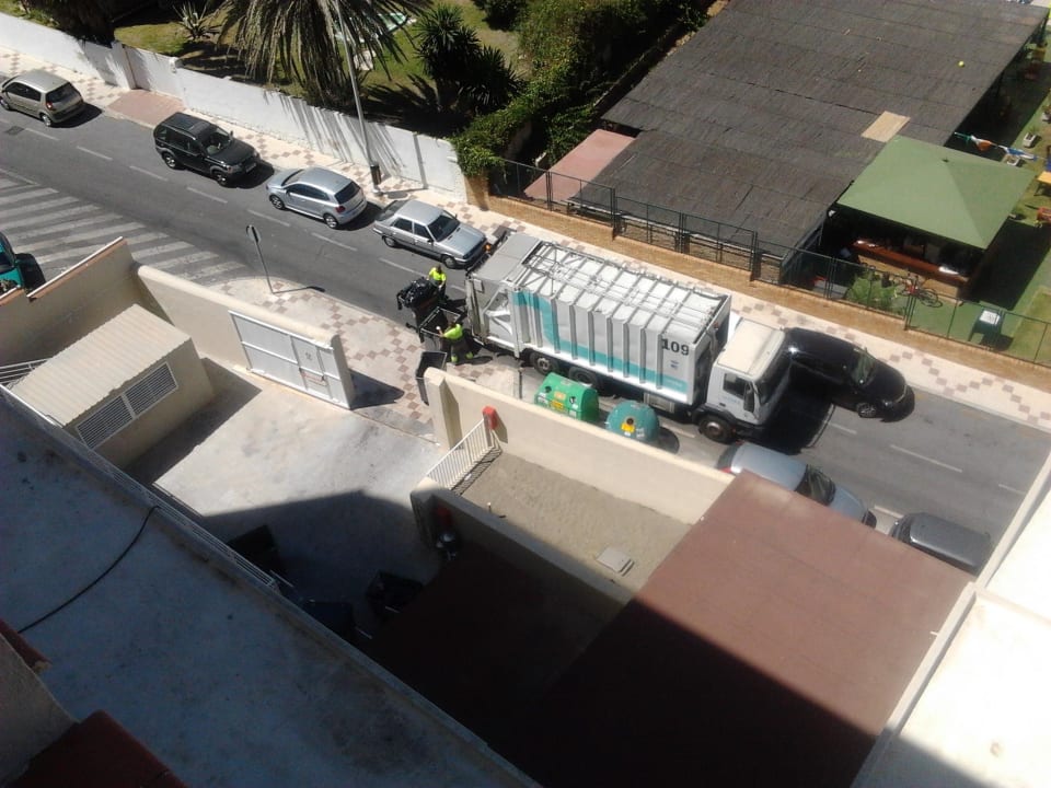 Müllabfuhr unter den Zimmern 1-2.3-4-5-6-7-etagen Hotel Riu Nautilus - Adults only