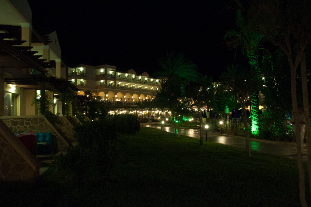 Hotel bei Nacht Lindos Princess Beach Resort & Spa