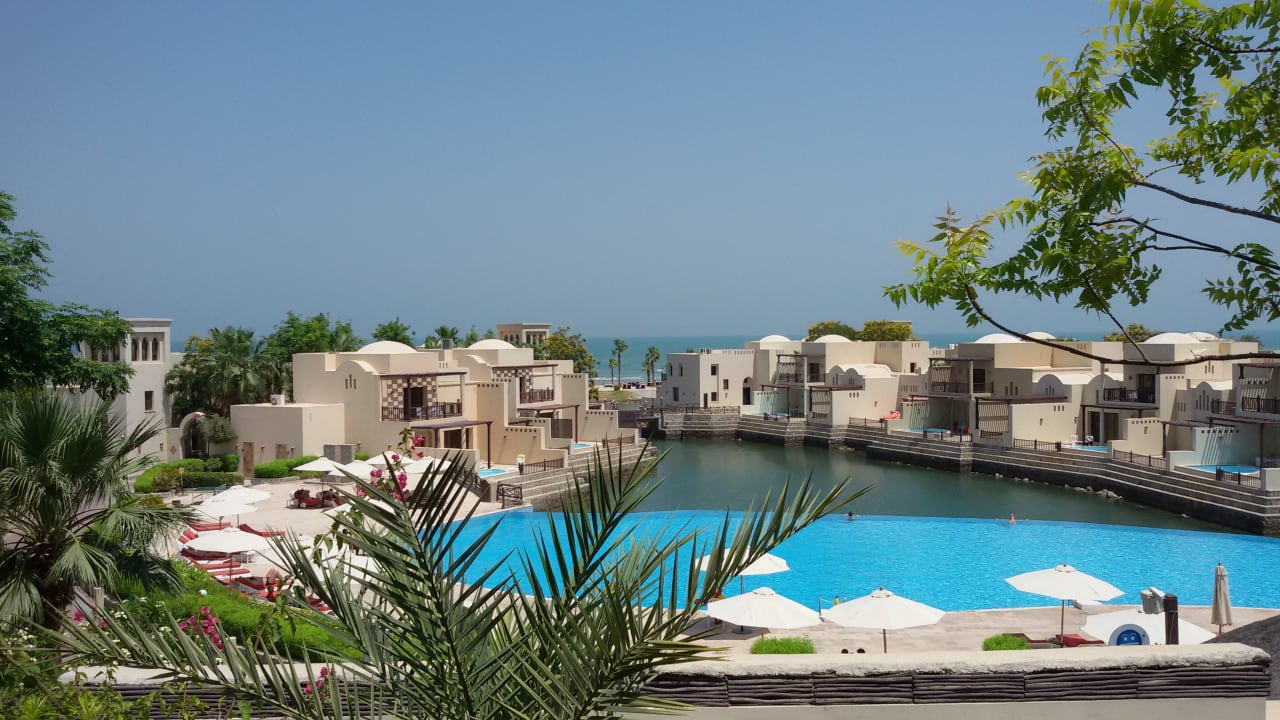 Pool The Cove Rotana Resort