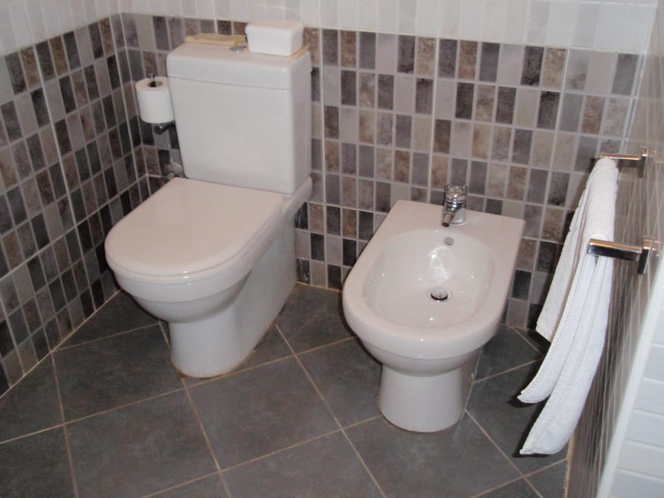 Sanitärausstattung erstklassing (sh. dazu 2012/13) Hotel Gorgonia Beach Resort