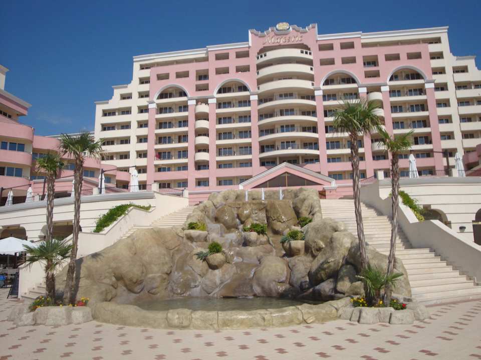 Brunnen vor dem Hotel DIT Majestic Beach Resort