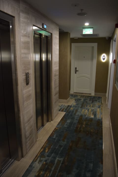 Flur zum Fahrstuhl Berjer Boutique Hotel & Spa