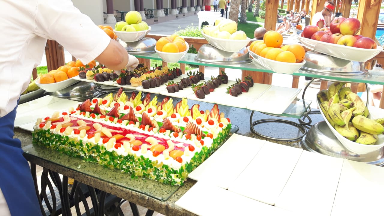 Fruchtparty am Pool  Sentido Mamlouk Palace Resort