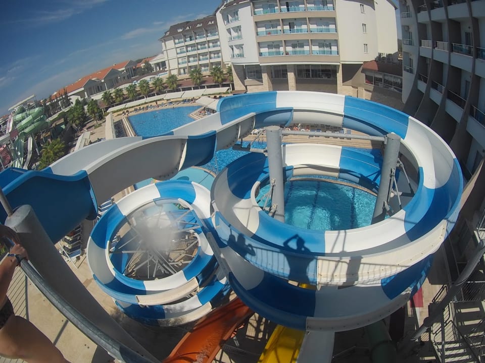 Pool Ramada Resort by Wyndham Side