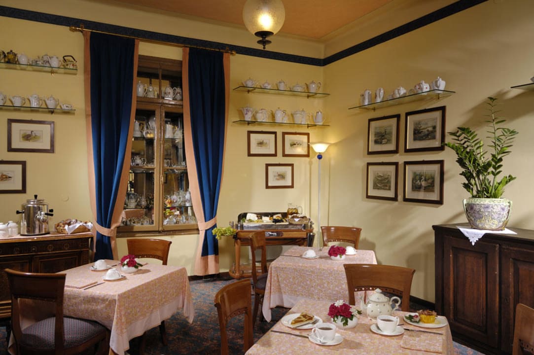 Saletta ristorante interno Hotel Terme Preistoriche