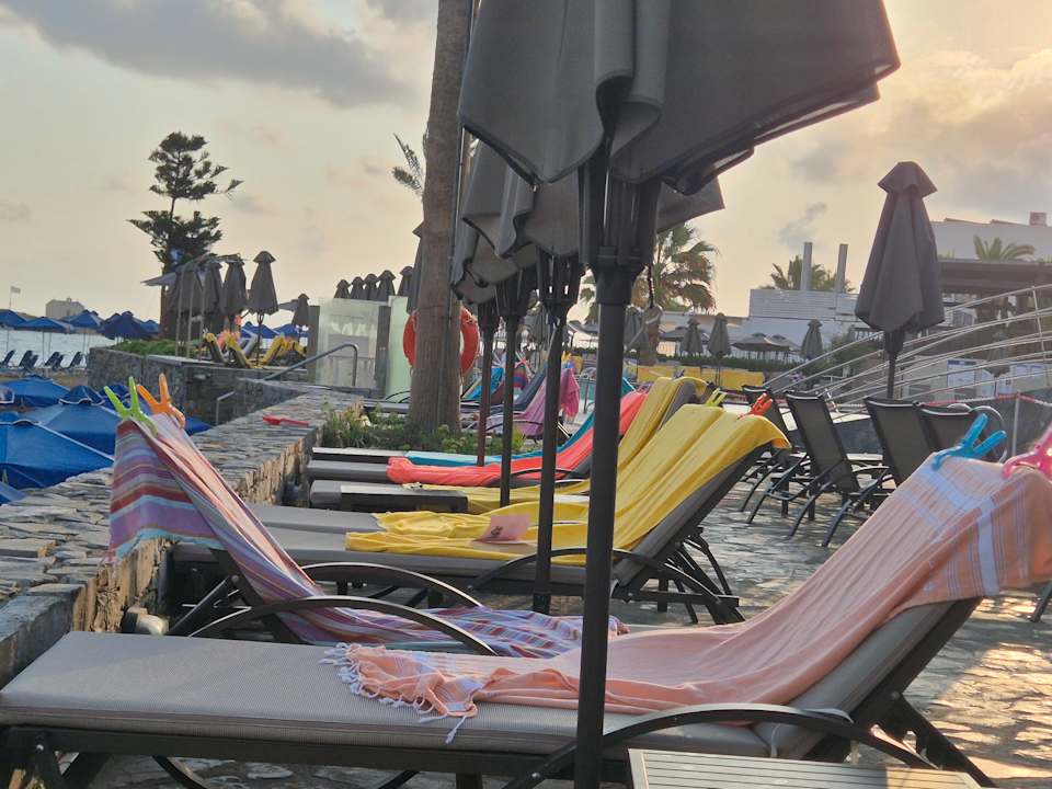 Pool VONRESORT Golden Coast