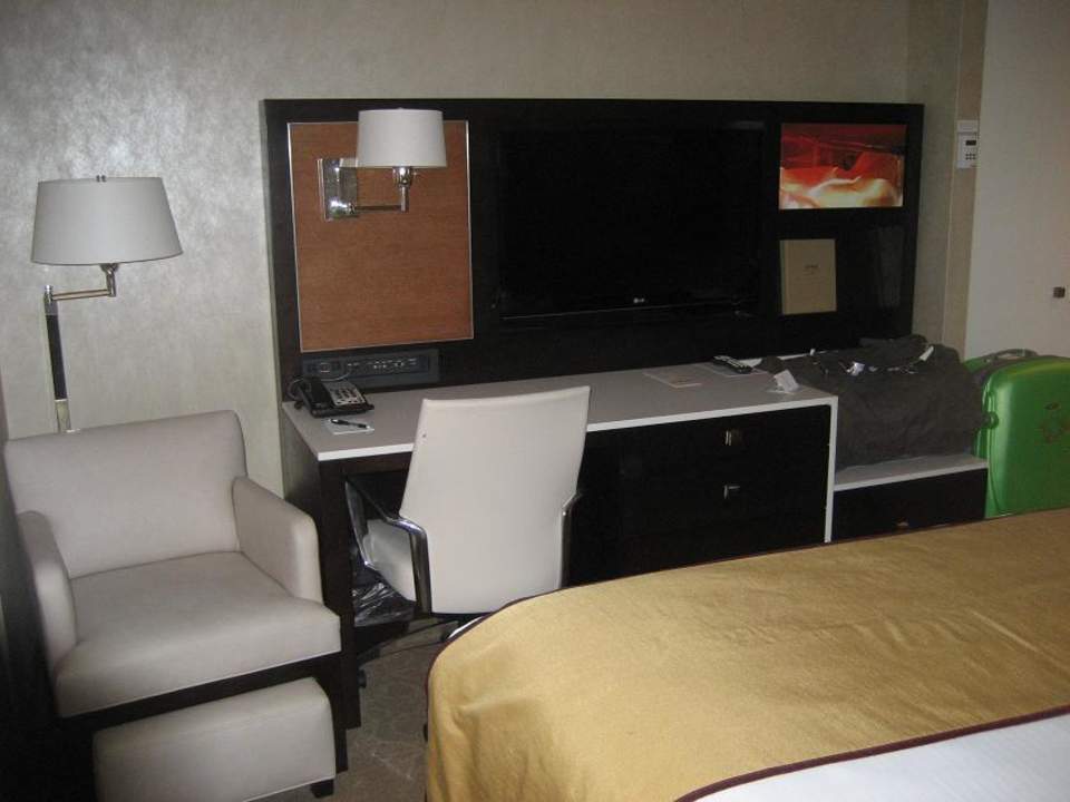 Sitzgelegenheit, Schreibtisch, TV Delta Hotels by Marriott New York Times Square