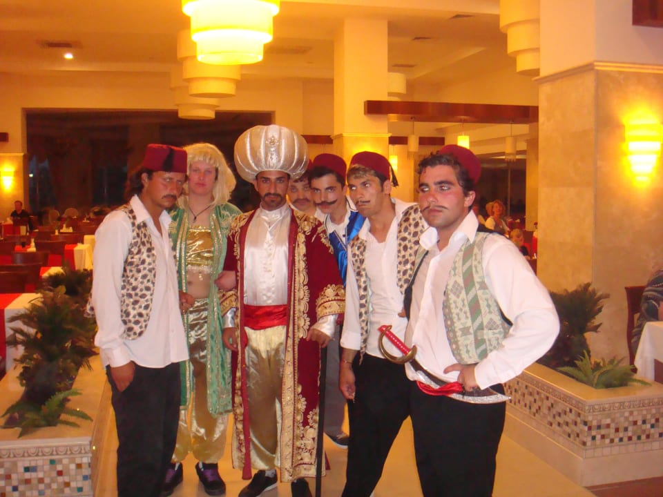 Animationsteam am türkischen Abend Saphir Resort & Spa