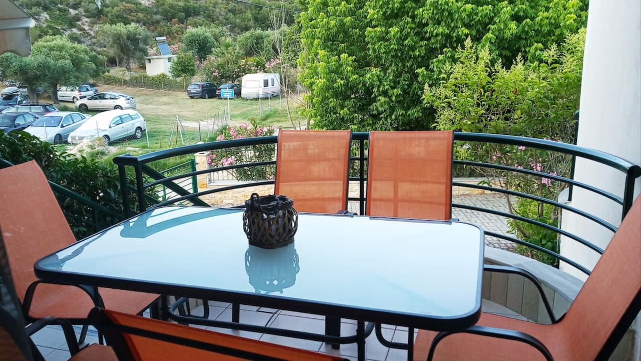 Gartenanlage Eleni's House - Kalamitsi