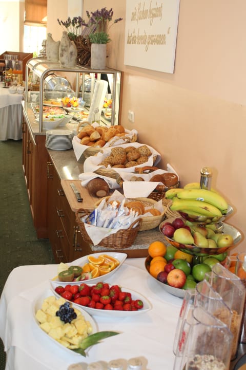Frühstücksbuffet Hotel & Gasthaus Goldener Hirsch