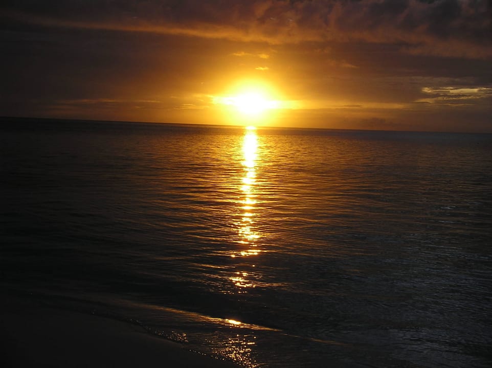Sonnenuntergang Meeru Maldives Resort Island