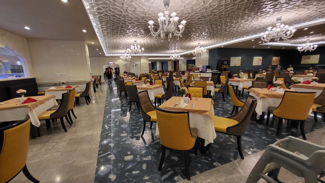 Gastro Royal Taj Mahal Hotel