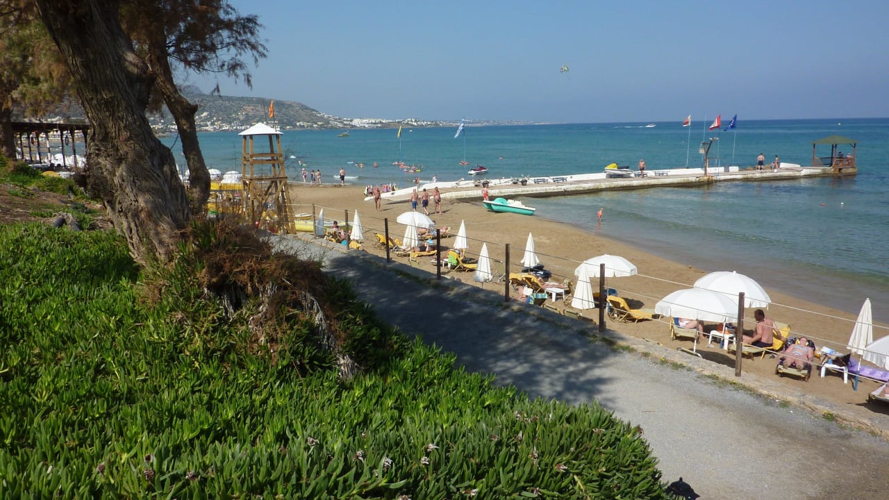 Hotel-Strand mit Wassersport Alexander Beach Hotel & Village Resort