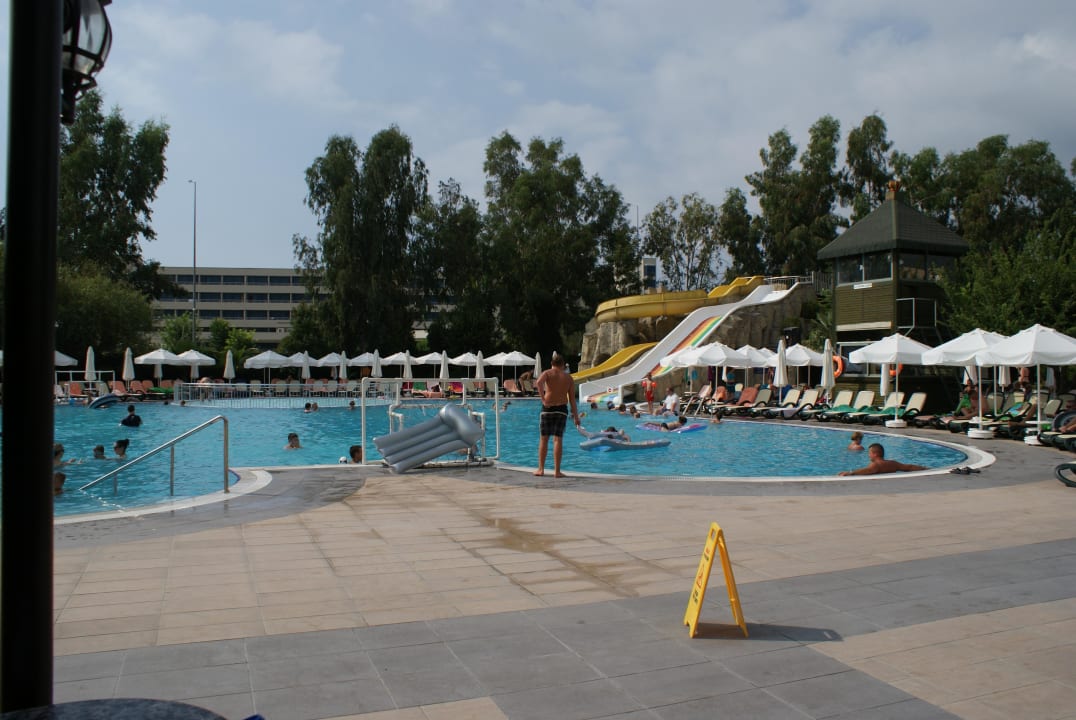 Widok na basen i zjeżdżalnie Greenwood Kemer Resort