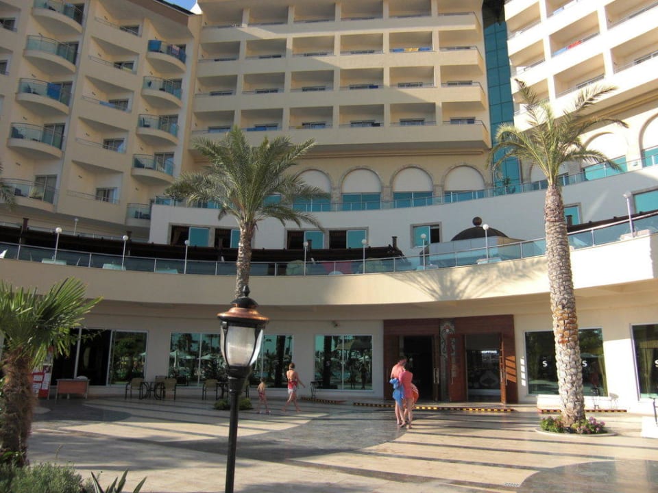 Vom Pool aus Saphir Resort & Spa