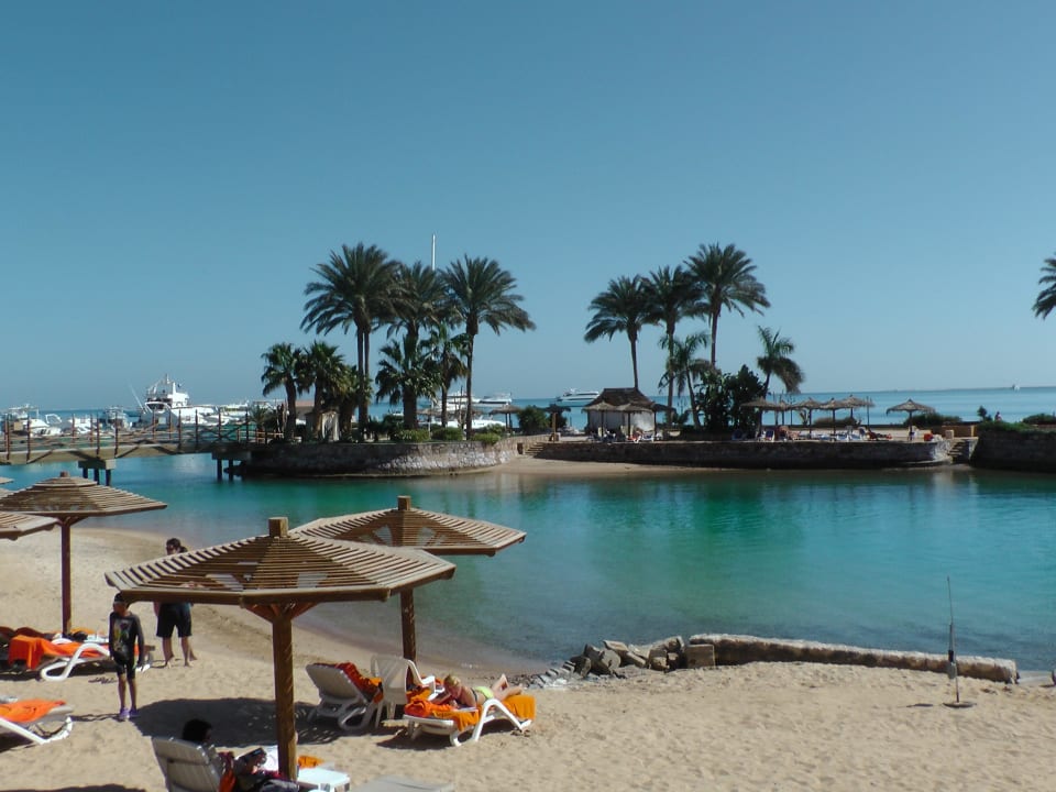 Blick vom Hotelstrand aus zur Hotelinsel Marriott Hurghada Beach Resort
