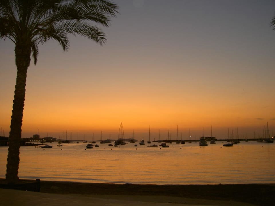 Abendliche Stimmung an der Strandpromenade Hotel Osiris