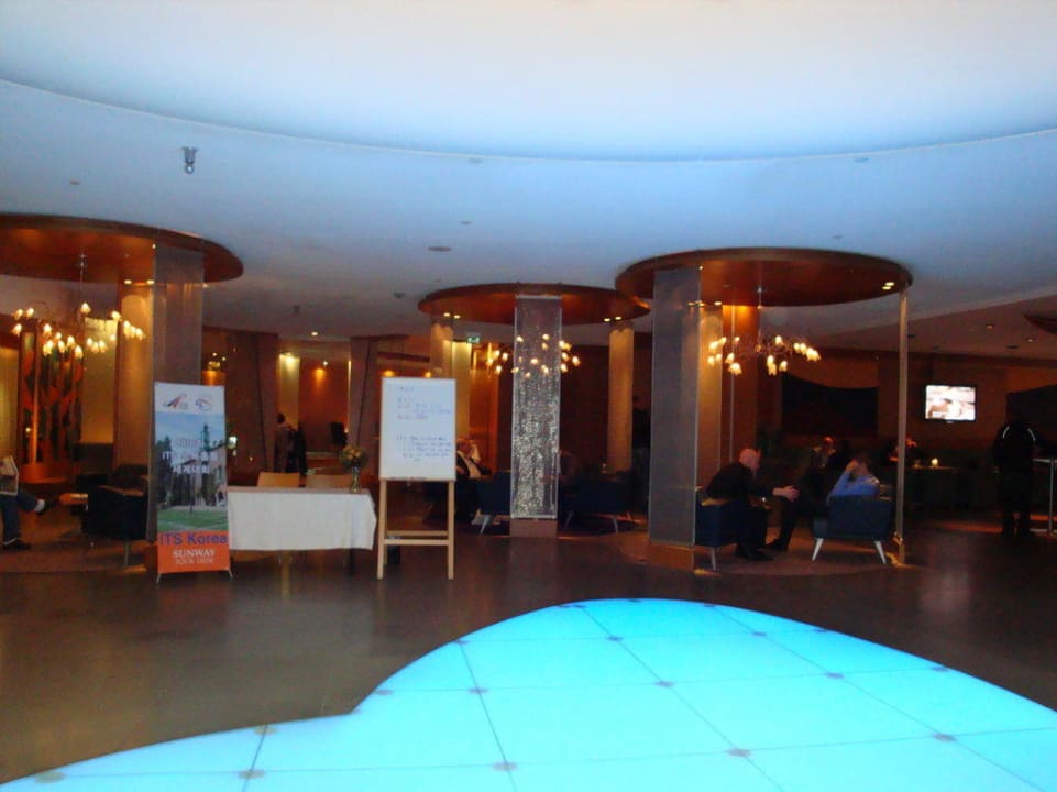Eingangsbereich mit Bar Hotel Radisson Blu Royal Viking