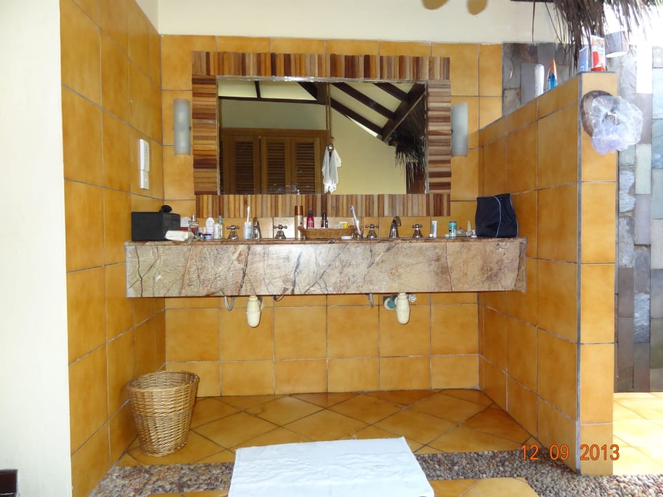 Offenes Bad Filitheyo Island Resort