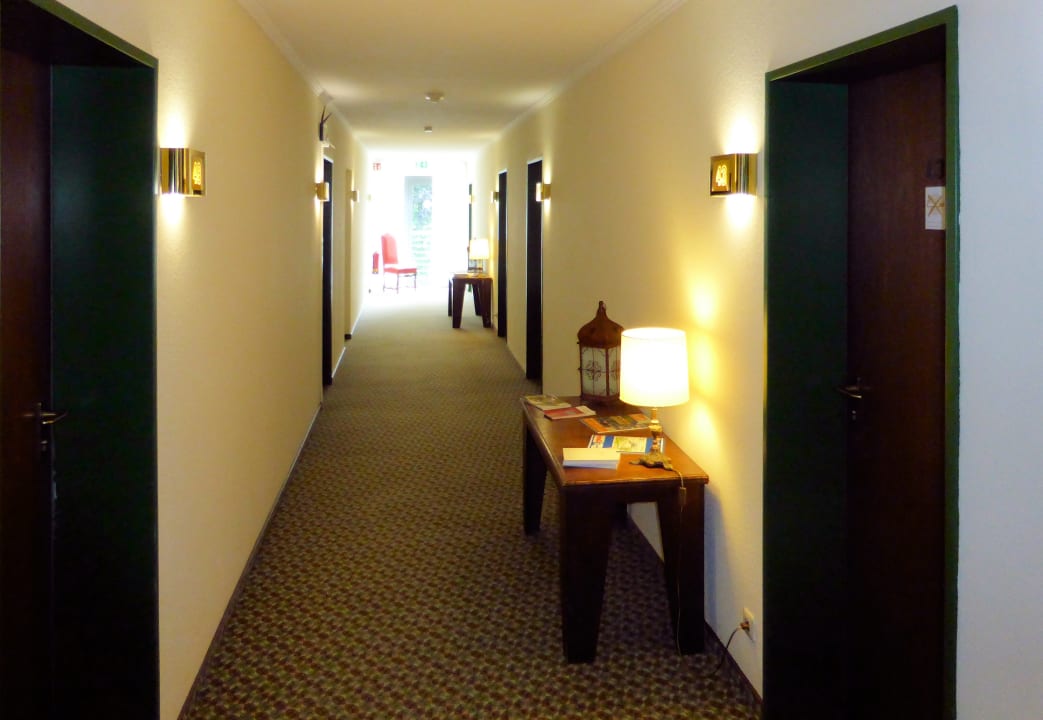 Flur zu den Zimmern in der ersten Etage Romantik Parkhotel