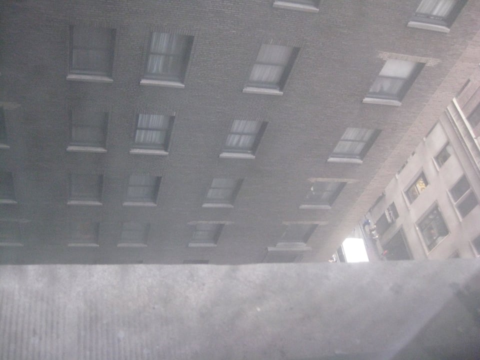 Der helle Fleck ist die Straße New York's Hotel Pennsylvania