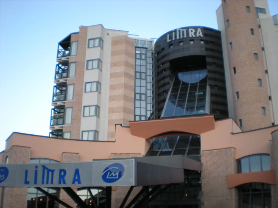 Vor dem Haupteingang Limak Limra Hotel & Resort