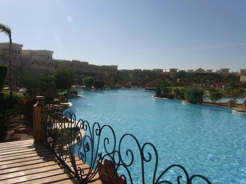 Eine von vielen Brücken Pickalbatros Palace Resort