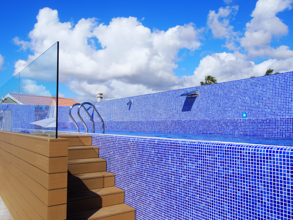 Pool LIVVO Los Calderones