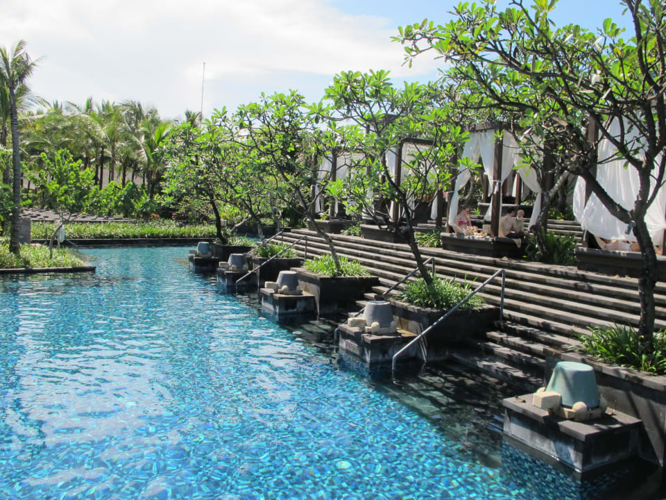 Wunderschöne Poolanlage The St. Regis Bali Resort