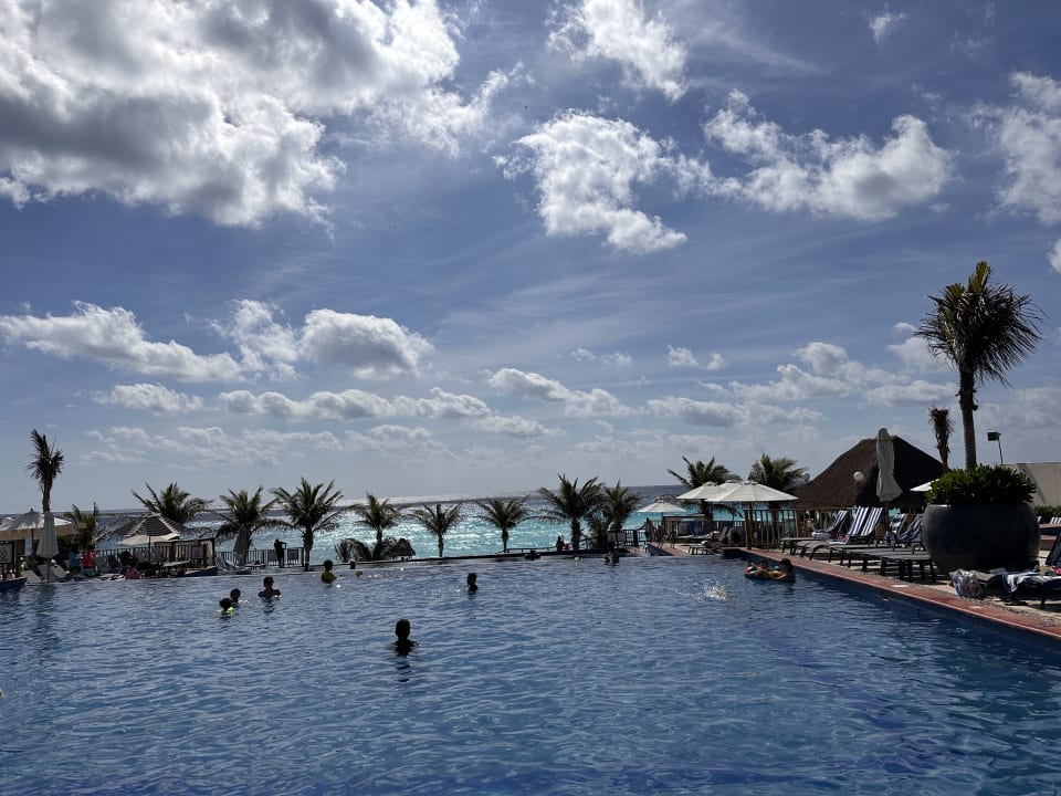 Pool Seadust Cancun Family Resort