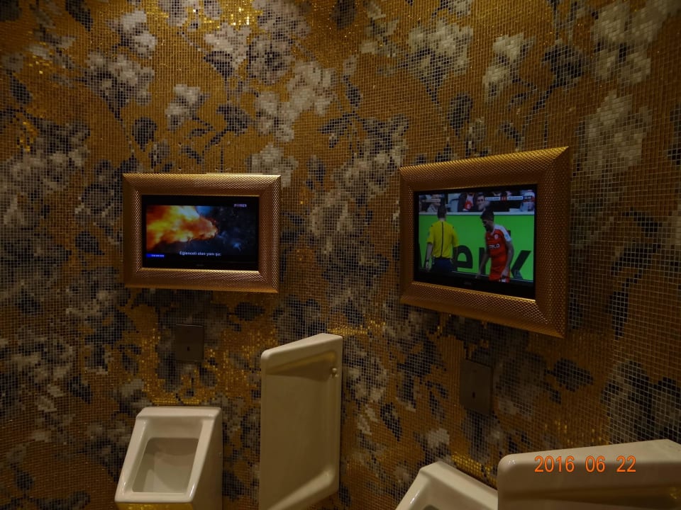 Herrentoilette Azura Deluxe Resort & Spa Hotel