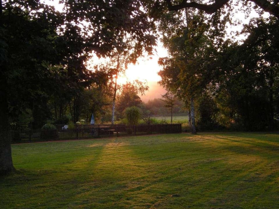 Zum Hotel gehörender Kurpark Hotel am Kaiserbrunnen