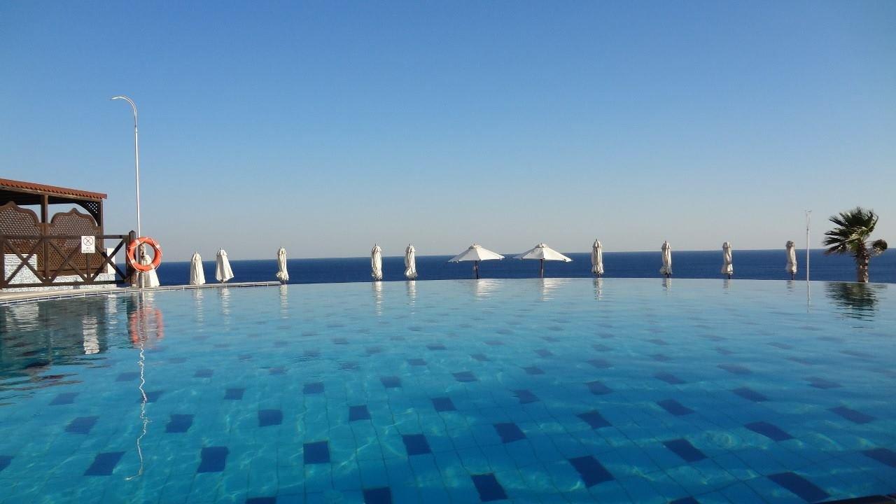 Wundervoller Ausblick vom Pool Hotel Kalithea Horizon Royal