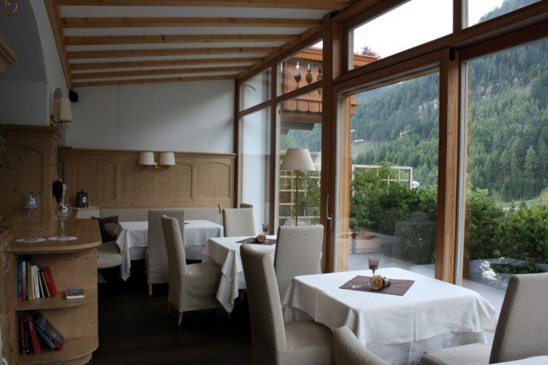 La sala delle colazioni Hotel Garni Apartments Mirabel