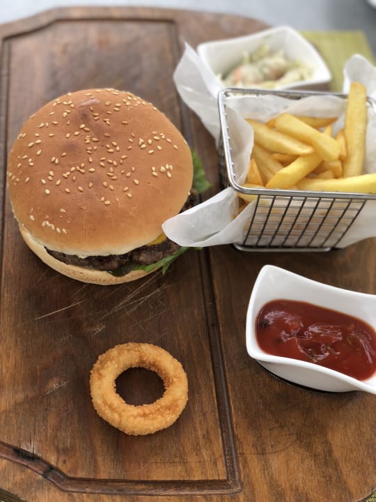 Beach Club Cheeseburger Acanthus Cennet Barut Collection