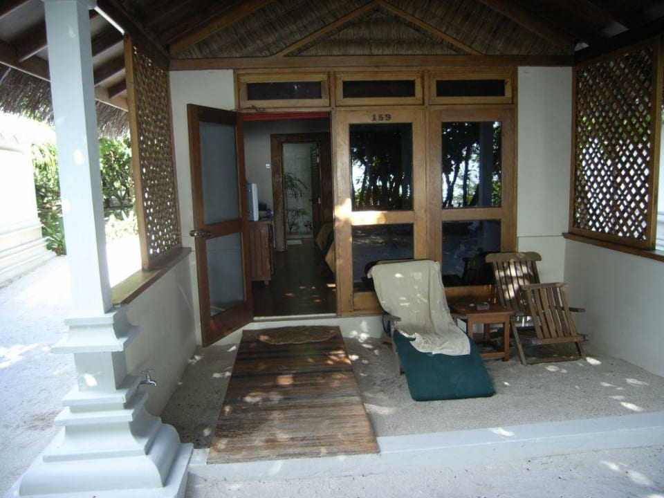 Terrasse vor Bungi 159 NH Collection Maldives Reethi Resort