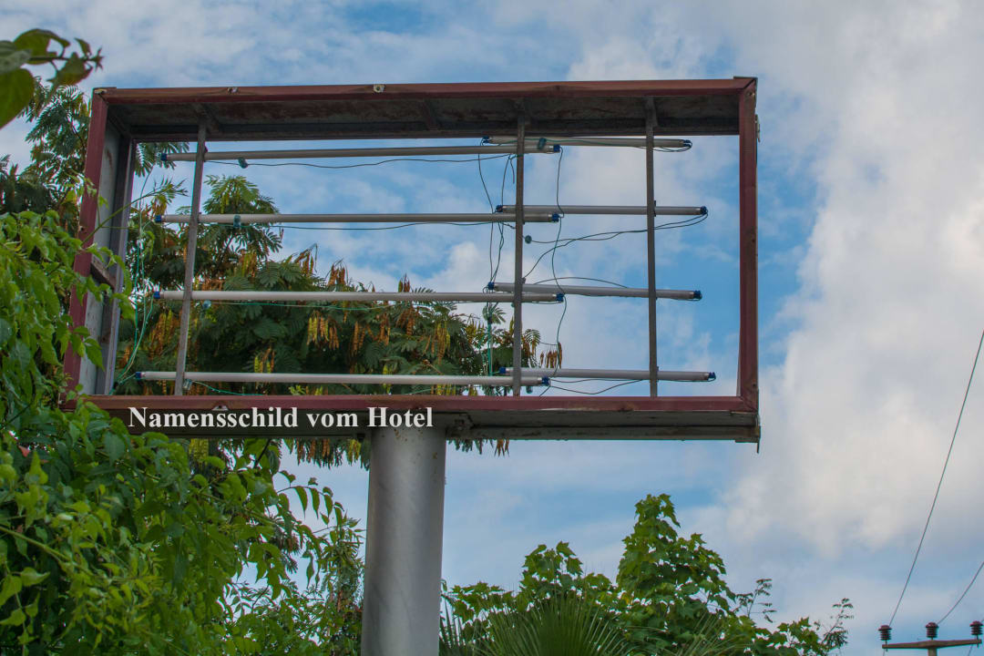 Vor dem Hotel Hotel Side Elis