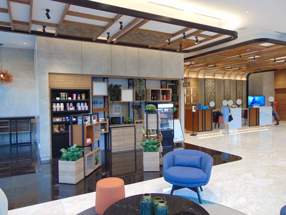 Lobby Hilton Garden Inn Jakarta Taman Palem