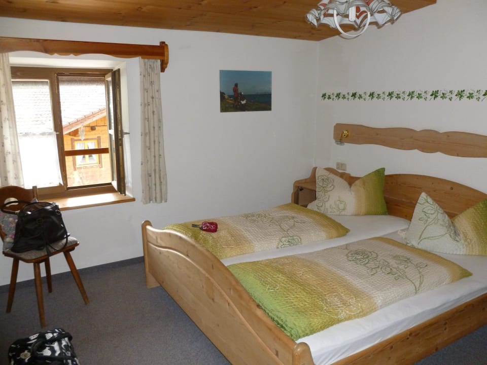 Schlafzimmer der FeWo Alpenpension Ettlerlehen