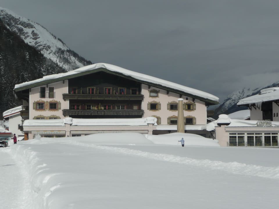 Teilansicht Hotel Das Karwendel - Ihr Wellness Zuhause am Achensee