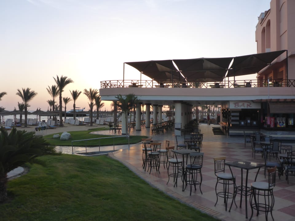 Immer in Richtung Meer  Beach Albatros Resort