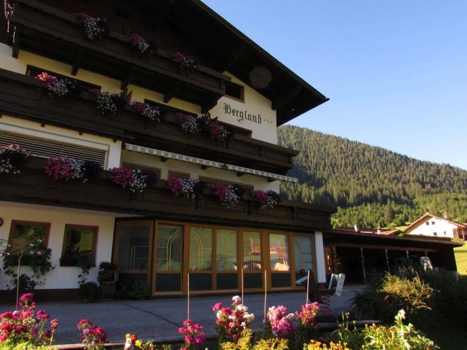 Gästehaus Bergland im Sommer Gästehaus Bergland